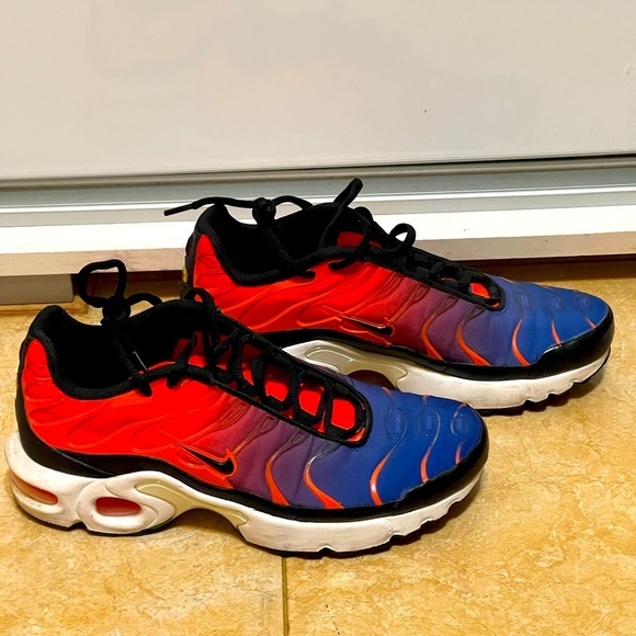 Nike Air Max Plus GS Gradient – Size 4.5Y – Racer Blue / Red Youth Sneakers - Picture 1 of 7
